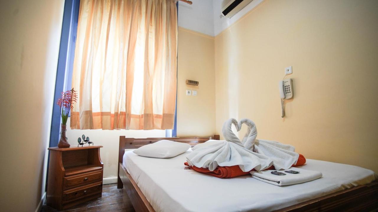 The Student & Travellers Inn เอเธนส์ ภายนอก รูปภาพ