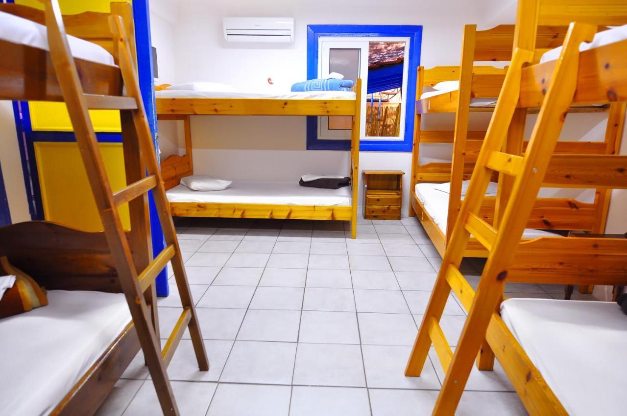 The Student & Travellers Inn เอเธนส์ ภายนอก รูปภาพ