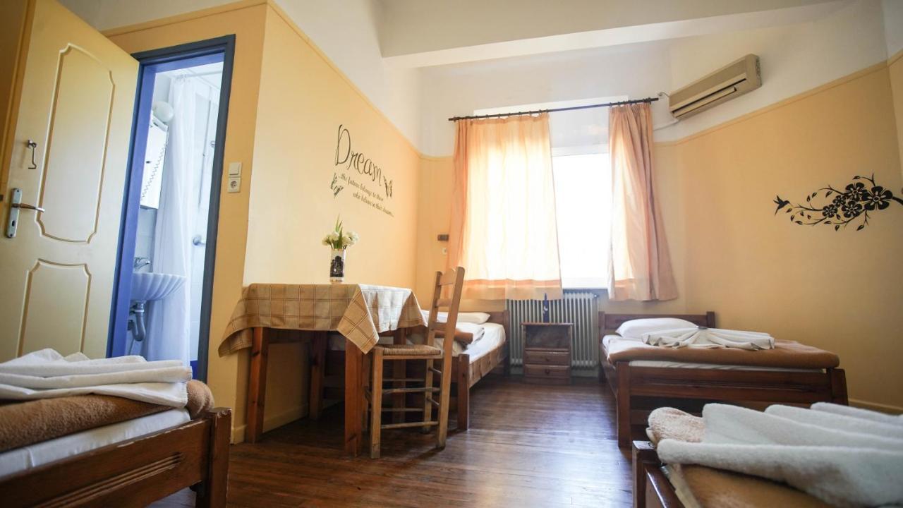 The Student & Travellers Inn เอเธนส์ ภายนอก รูปภาพ