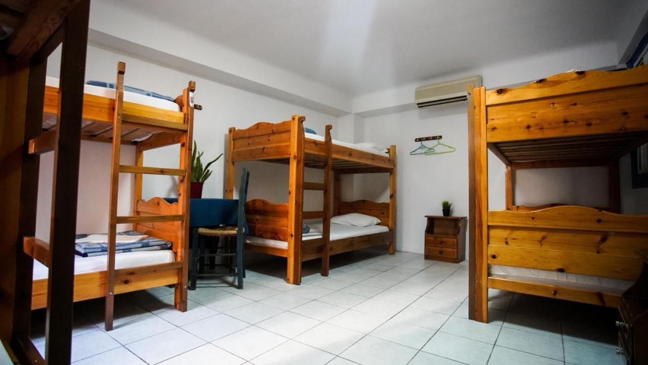 The Student & Travellers Inn เอเธนส์ ภายนอก รูปภาพ