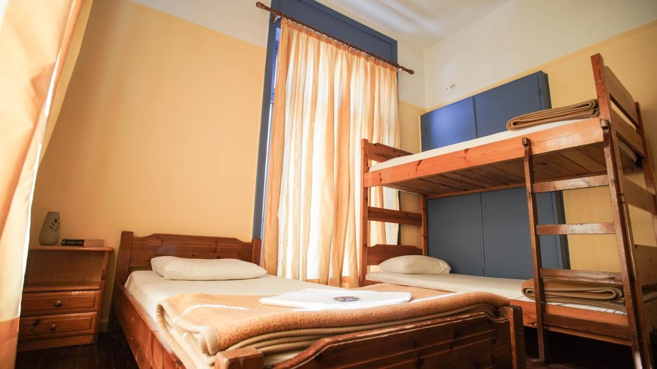 The Student & Travellers Inn เอเธนส์ ภายนอก รูปภาพ