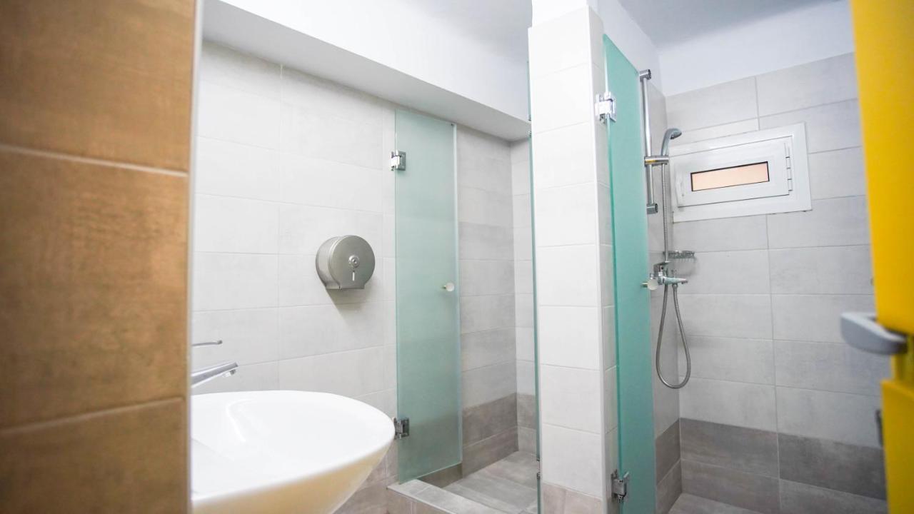 The Student & Travellers Inn เอเธนส์ ภายนอก รูปภาพ
