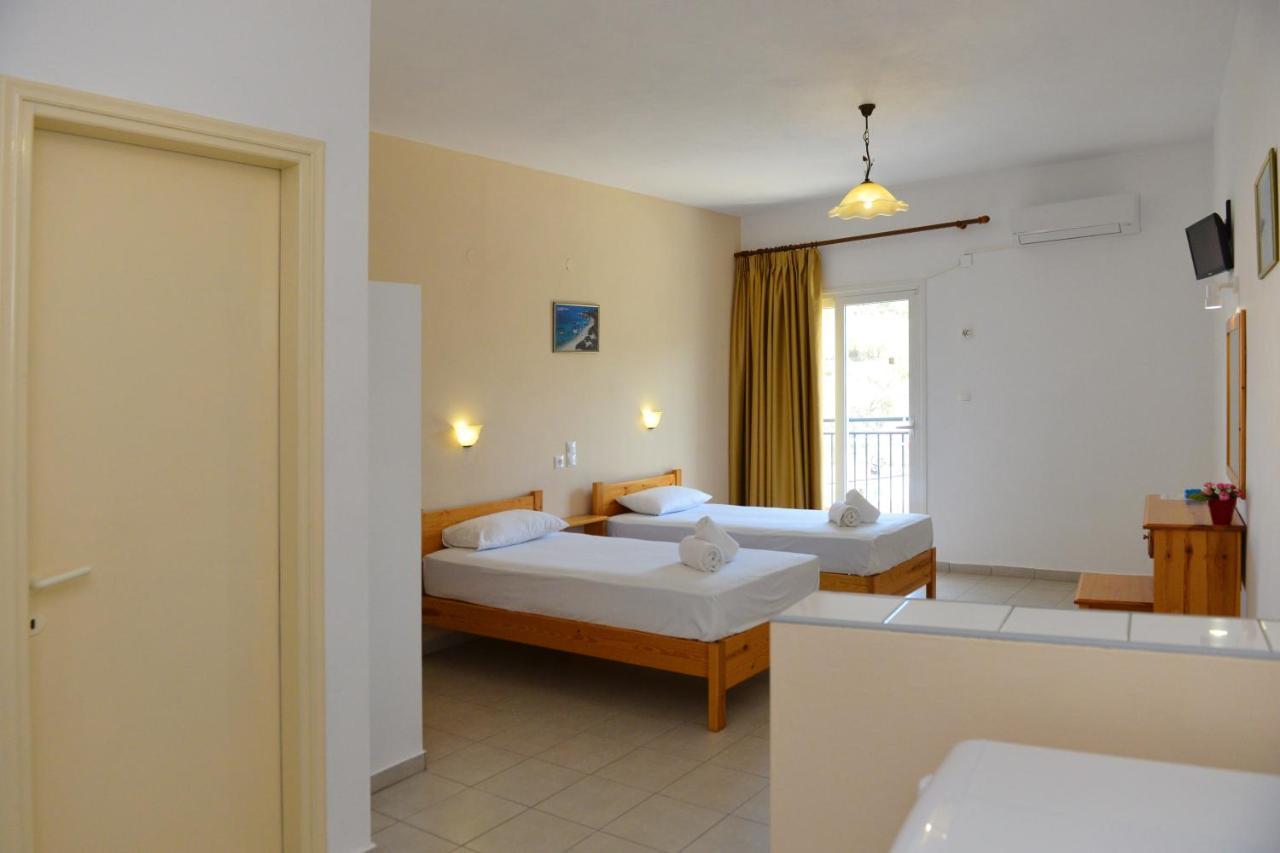 The Student & Travellers Inn เอเธนส์ ภายนอก รูปภาพ